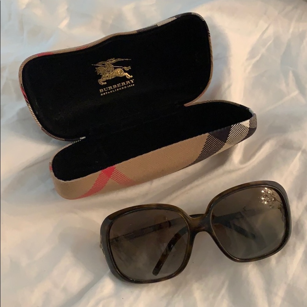 ***FLASH SALE*** Burberry sunglasses
